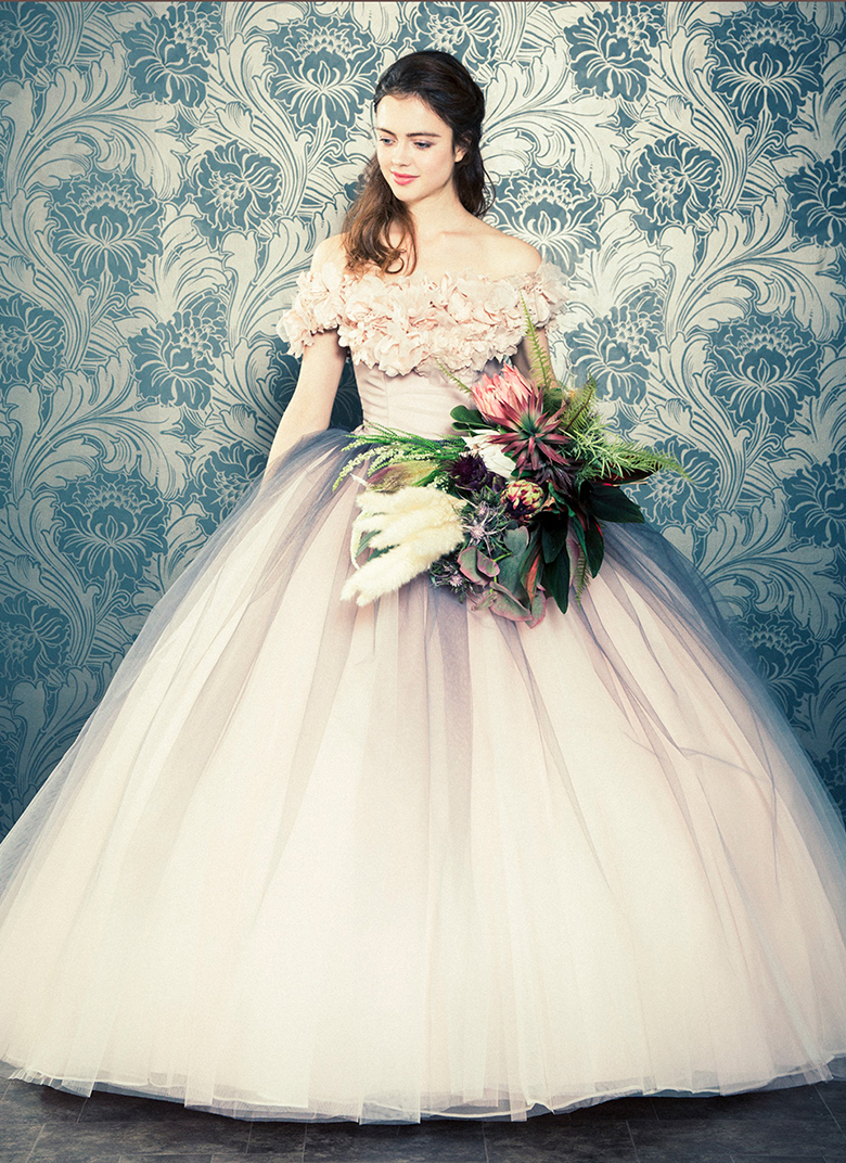 フェミニン ドレス