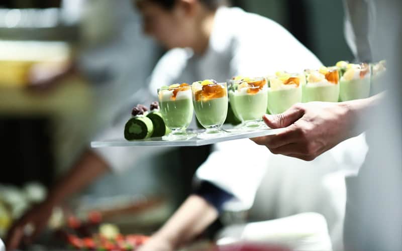 笑顔の生まれるデザートを作るパティシエ