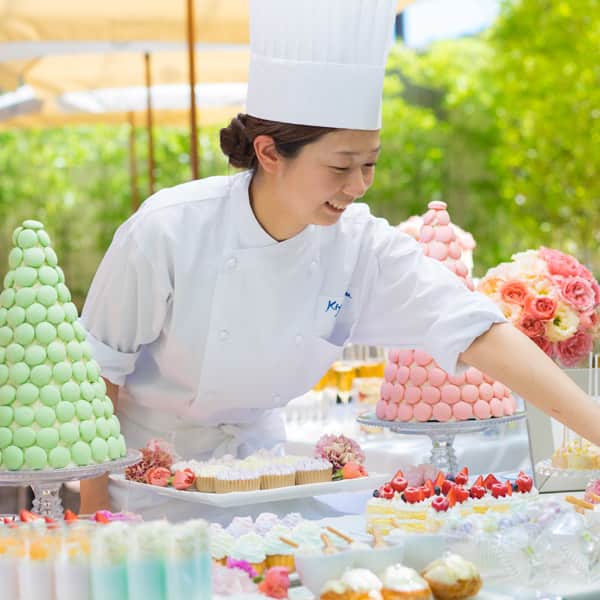 笑顔の生まれるデザートを作るパティシエ