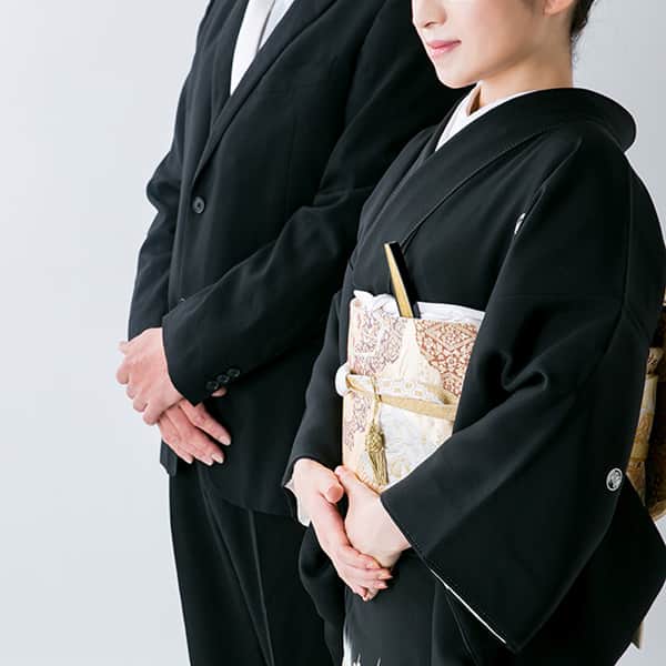 結婚式の両親の服装は？選び方はトータルバランスがカギ！