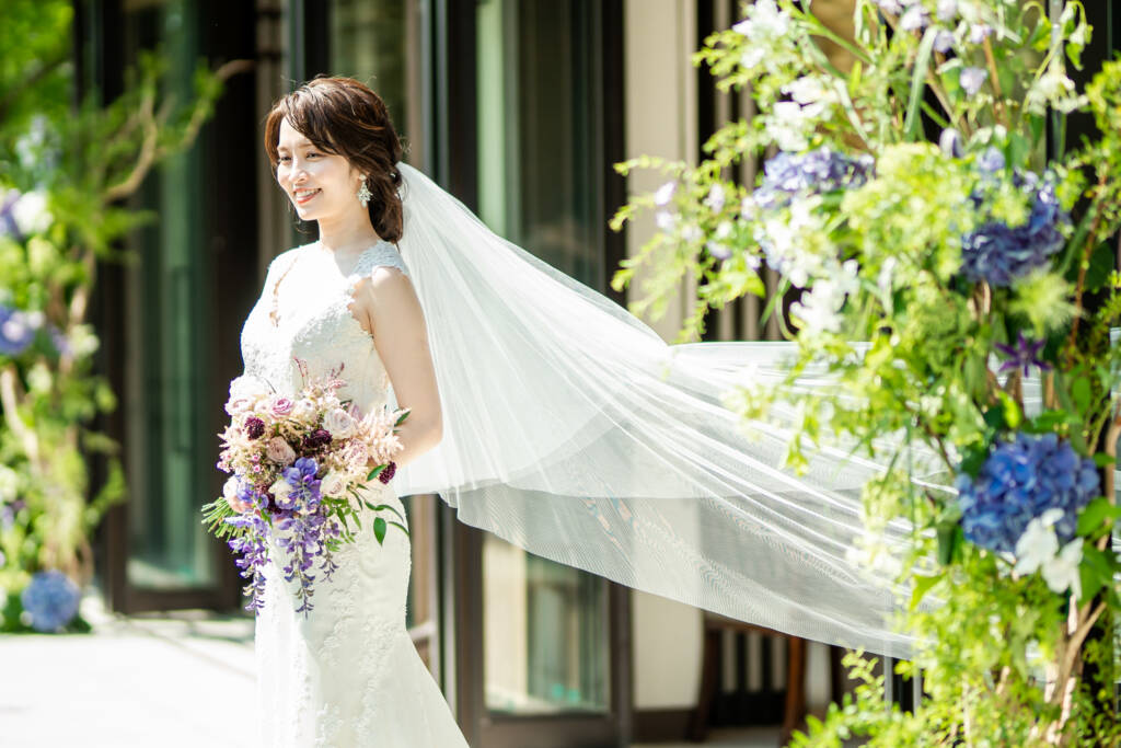 ウエディングドレスの予約はいつまでに？時期やドレス選びの流れを解説