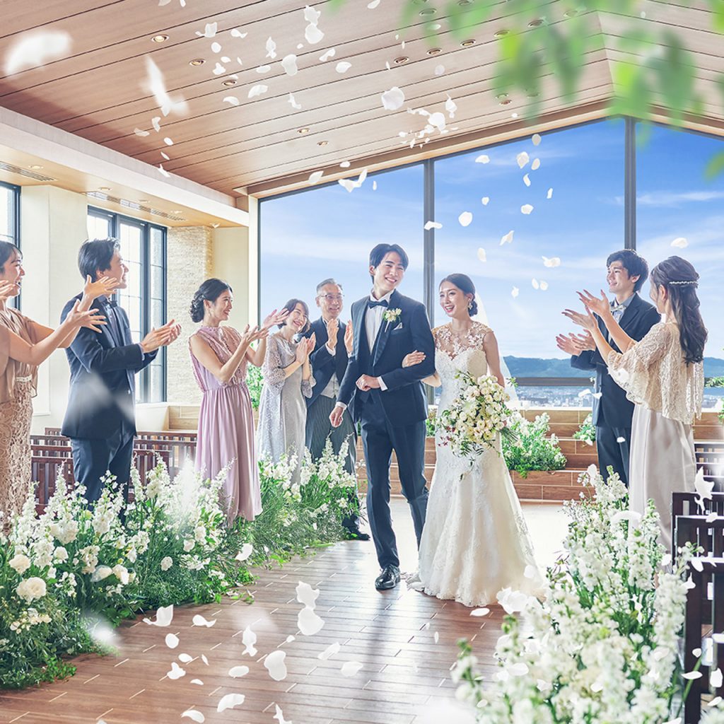 連休がお得！【来館ギフト12万&165万特典】光と水のチャペル×豪華試食