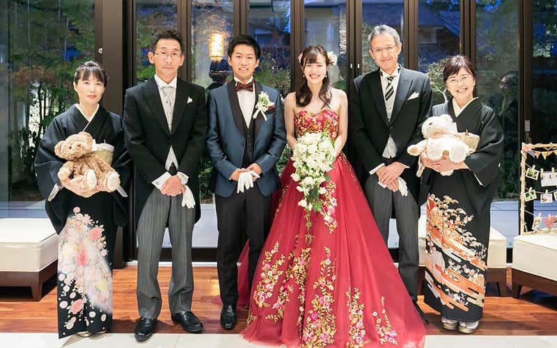 結婚式の両親の服装は？選び方はトータルバランスがカギ！｜KIYOMIZU 