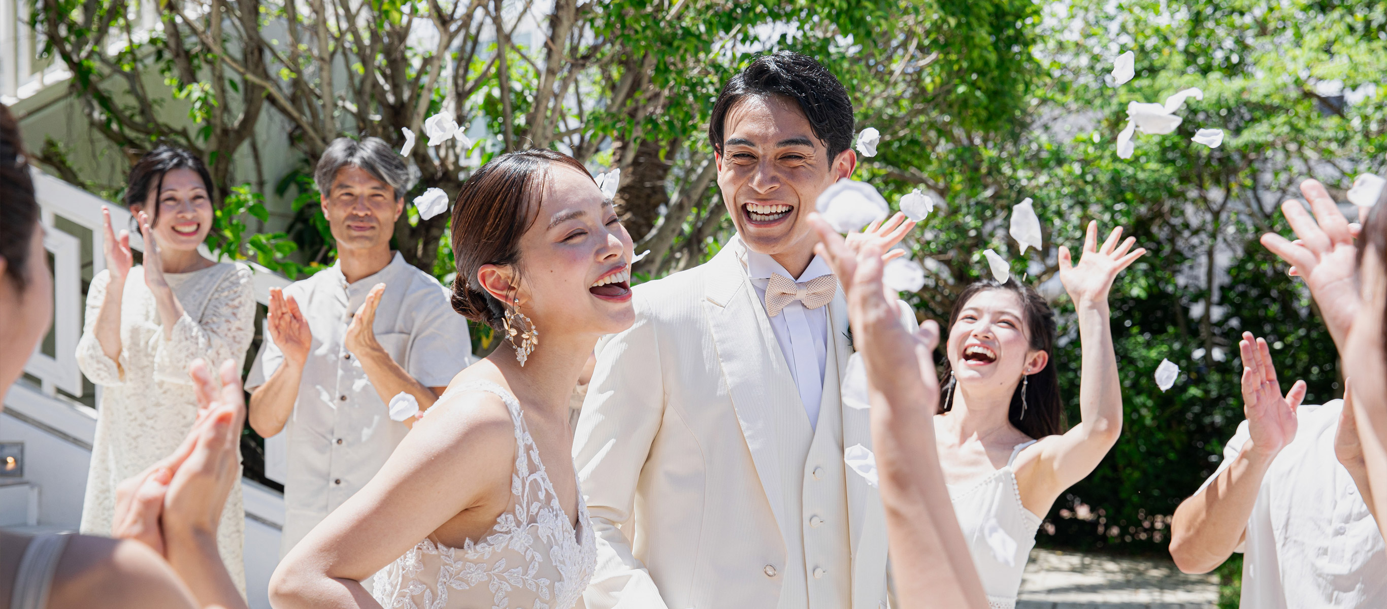 家族と親しい友人で結婚式